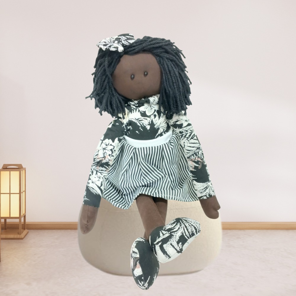 Boneca de pano negra